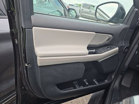 Used 2025 Ford Expedition Active AWD/4WD image 8