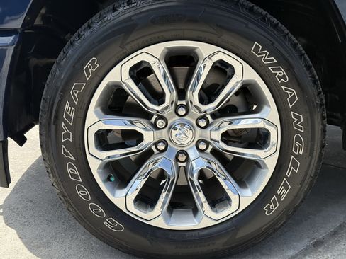 Used 2024 RAM 1500 Laramie AWD/4WD image 15