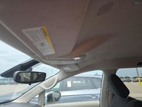 Used 2023 Chrysler Voyager LX FWD image 12
