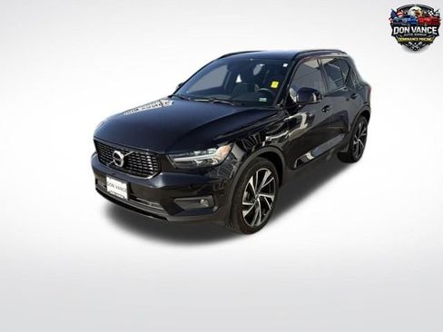 Used 2021 Volvo XC40 T4 R-Design w/ Climate Package FWD image 1