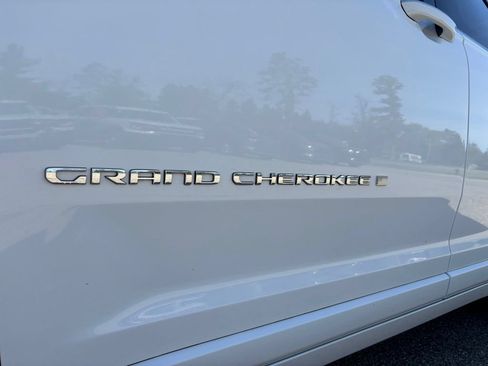 Used 2023 Jeep Grand Cherokee L Overland AWD/4WD image 10
