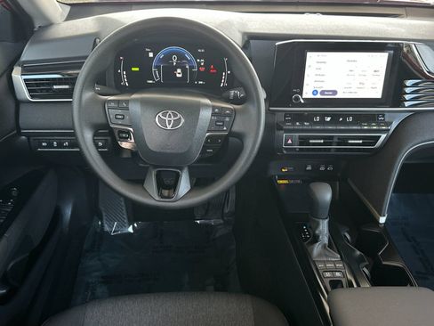 Used 2025 Toyota Camry LE FWD image 13