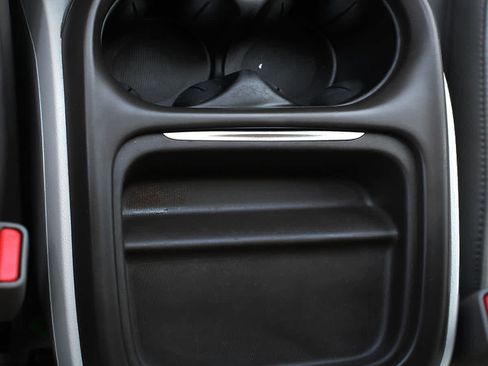 Used 2019 Chrysler Pacifica Touring-L FWD image 27