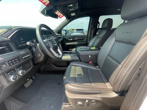 Used 2023 GMC Yukon XL Denali AWD/4WD image 11