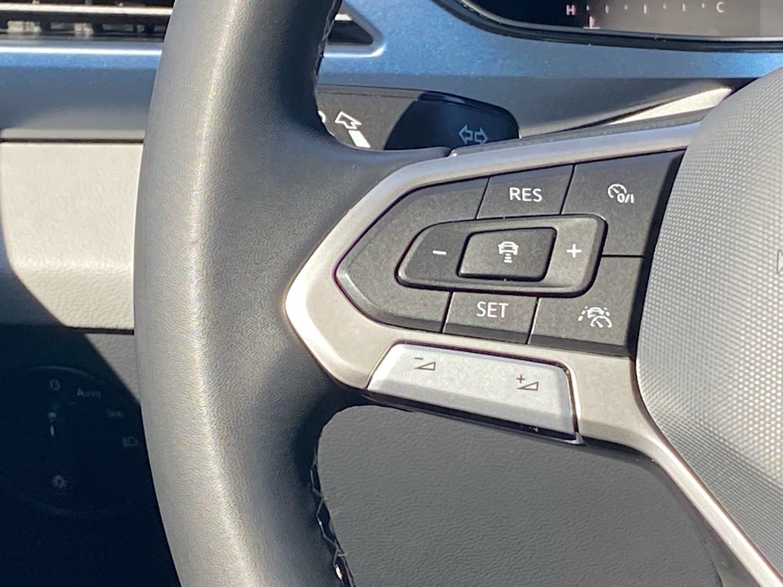 Certified 2023 Volkswagen Taos SE AWD/4WD image 4