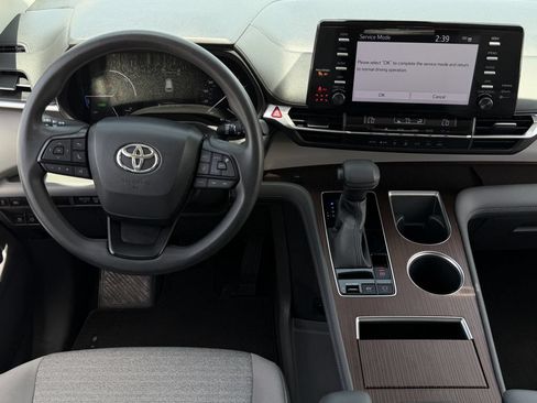 Used 2022 Toyota Sienna LE FWD image 12