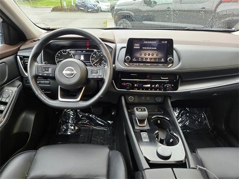 Used 2022 Nissan Rogue SV w/ SV Premium Package image 18