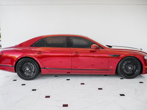 Used 2022 Bentley Flying Spur V8 image 9