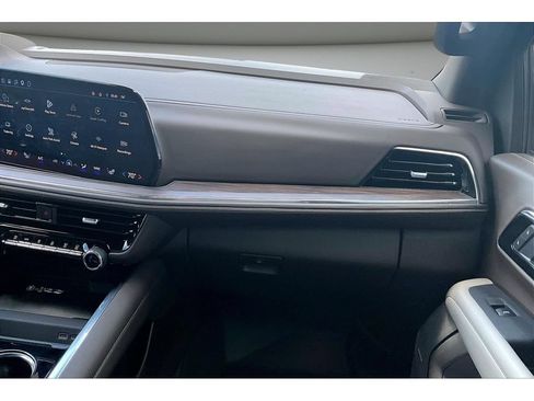 Used 2026 Chevrolet Tahoe Z71 AWD/4WD image 44