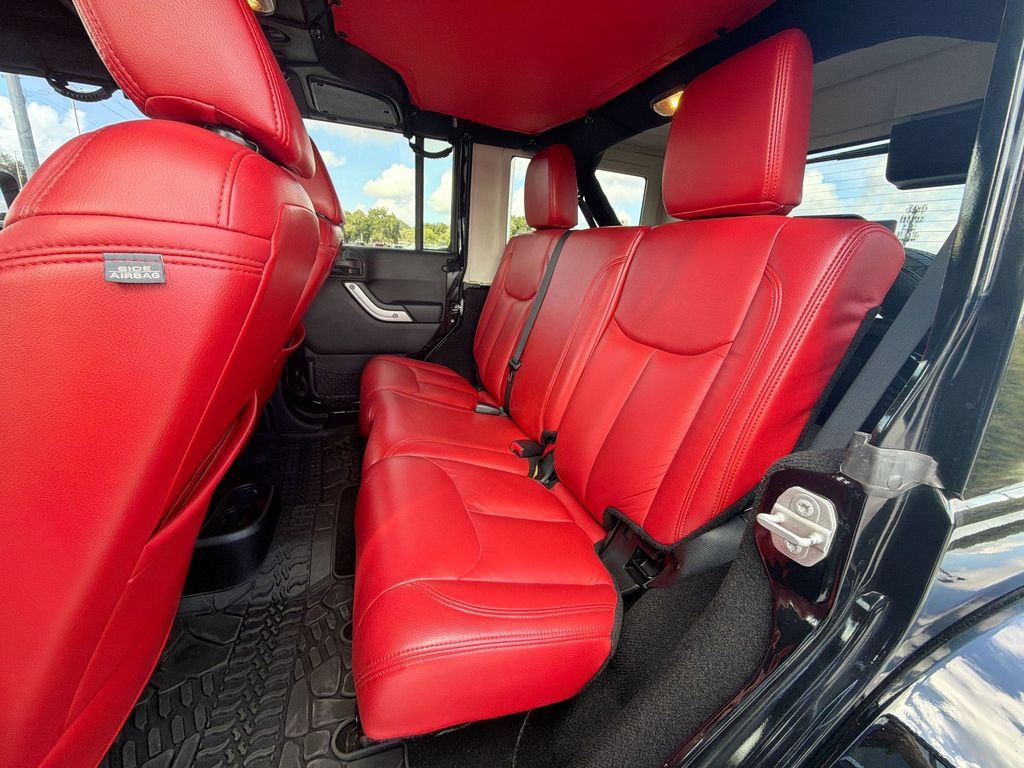 Used 2015 Jeep Wrangler Unlimited Sahara w/ Connectivity Group AWD/4WD image 25