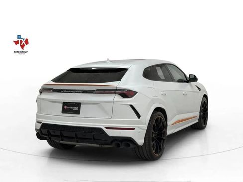 Used 2022 Lamborghini Urus AWD/4WD image 5