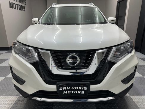 Used 2018 Nissan Rogue SV image 3