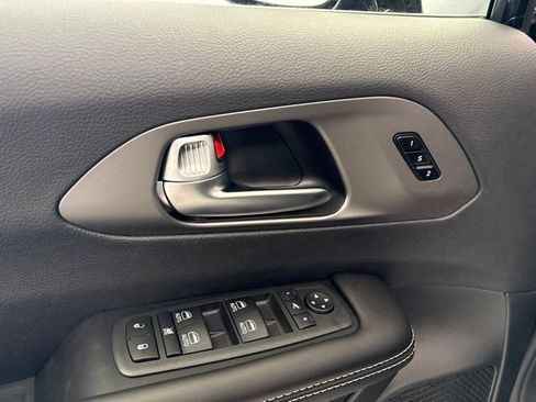 New 2027 Chrysler Pacifica Limited AWD/4WD image 16