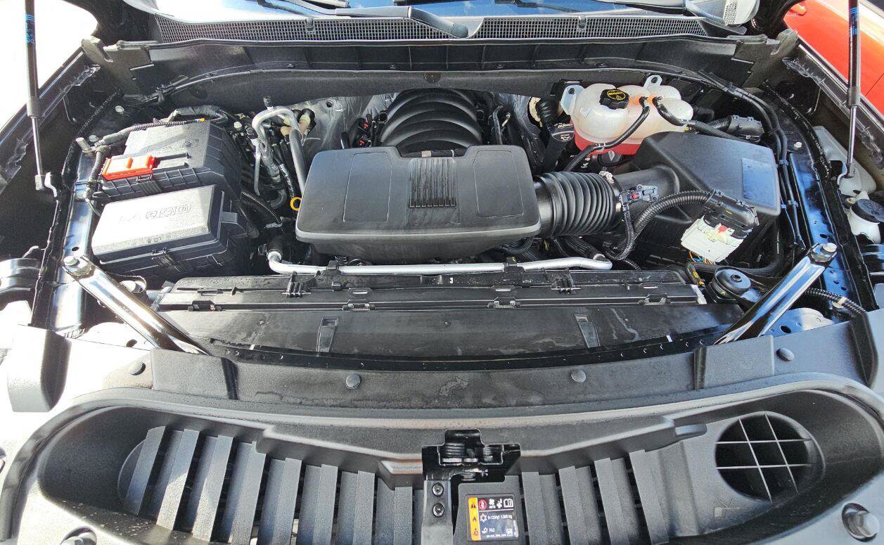 Used 2026 Chevrolet Suburban LS w/ LPO, Dark Essentials Package RWD image 10