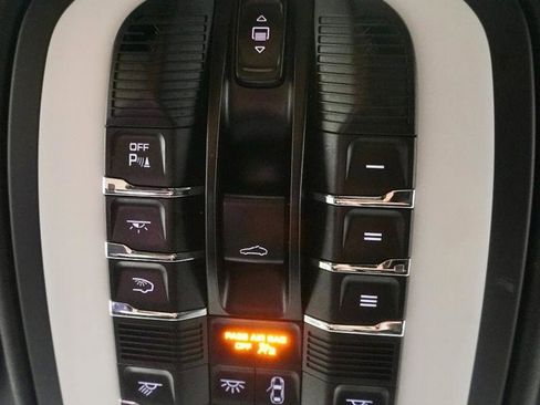 Used 2013 Porsche Cayenne S image 29