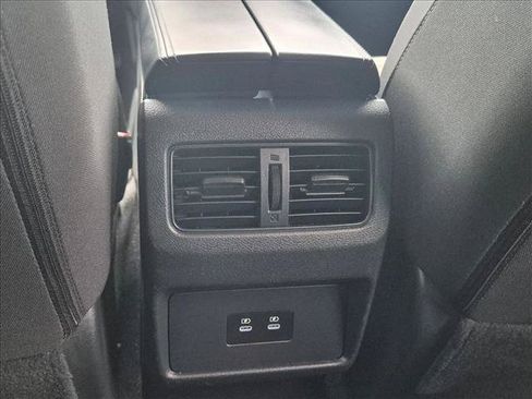 Used 2025 Nissan Rogue SV AWD/4WD image 16