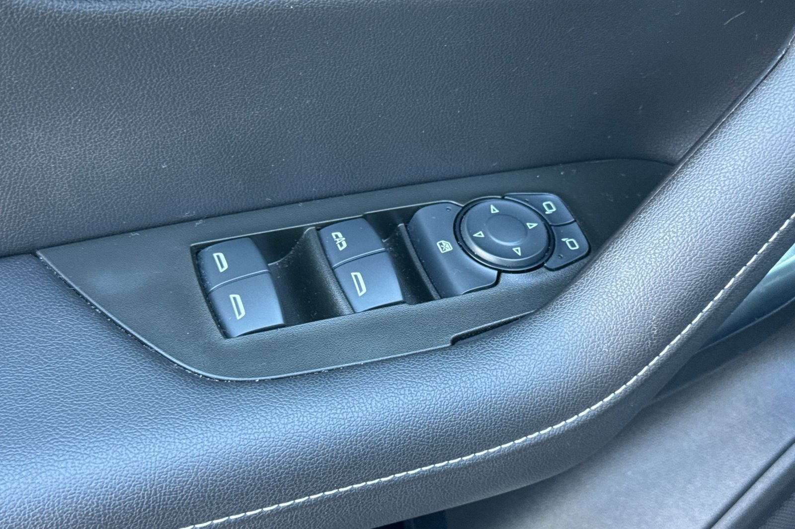 Used 2024 Chevrolet Blazer LT w/ Redline Edition FWD image 12