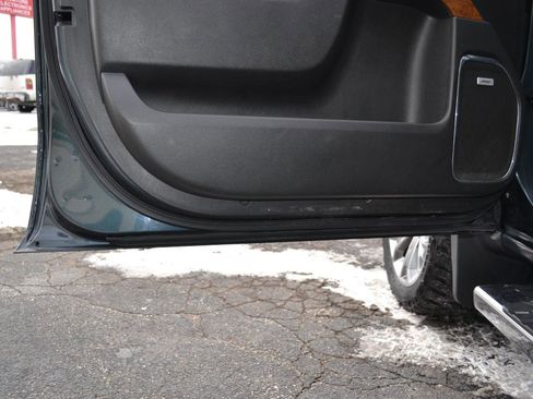 Used 2017 Chevrolet Silverado 1500 High Country image 32