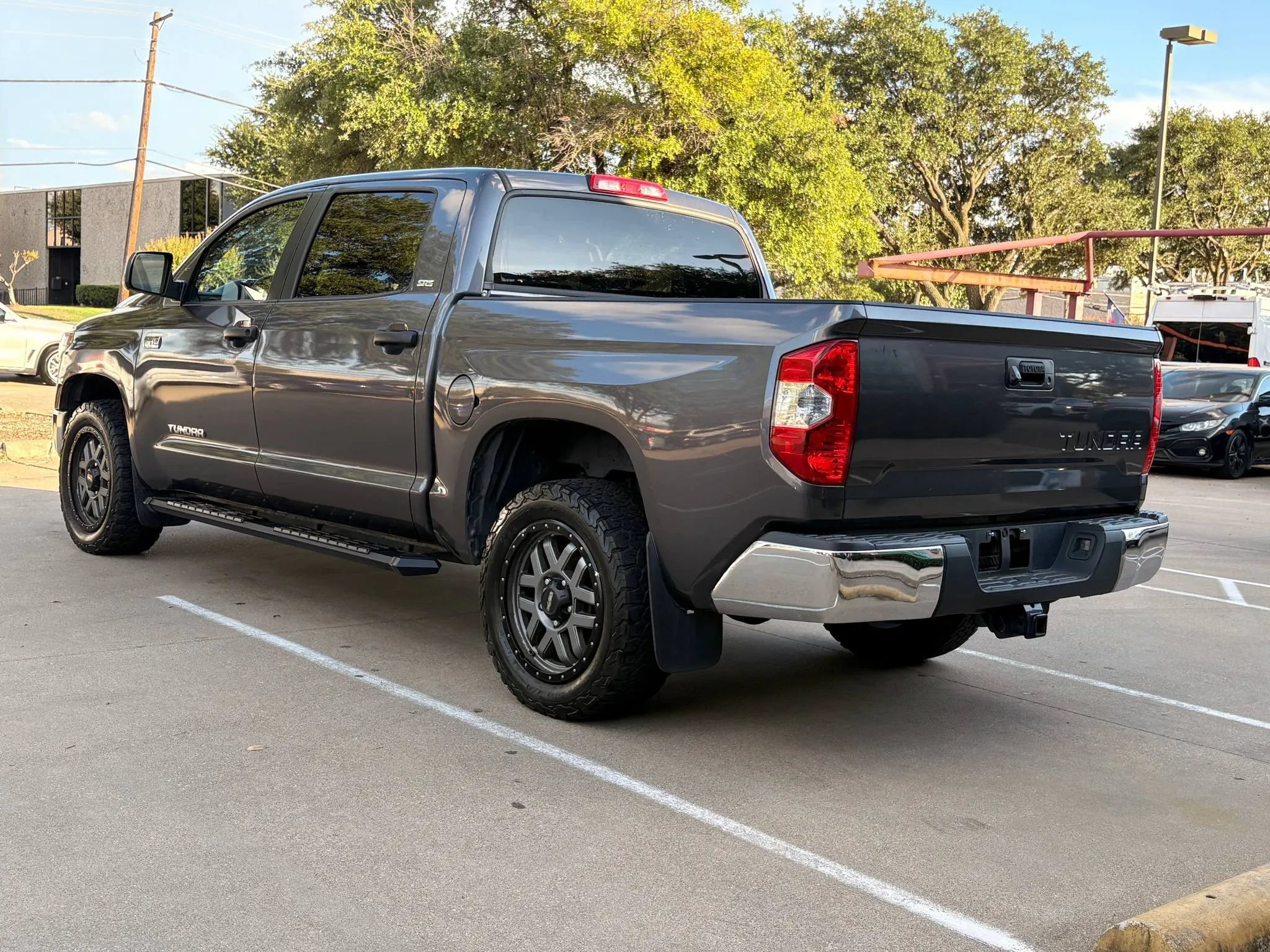 Used 2018 Toyota Tundra SR5 w/ SR5 Upgrade Package RWD image 5