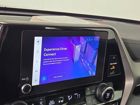 Used 2024 Toyota Highlander XLE image 18