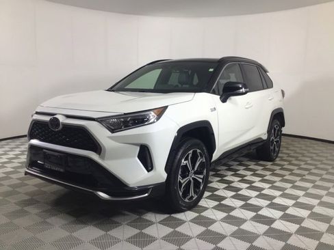 Used 2021 Toyota RAV4 XSE image 3