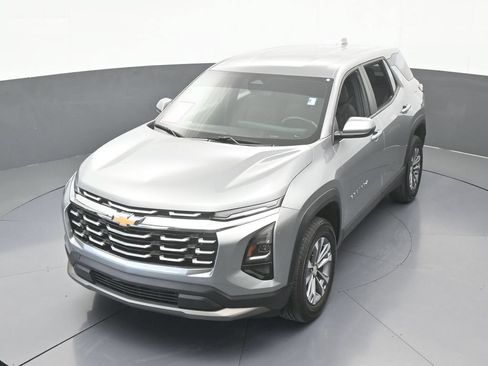 Used 2026 Chevrolet Equinox LT FWD image 43