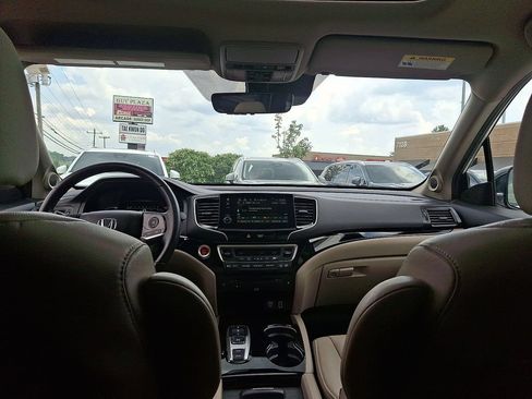 Used 2020 Honda Pilot Touring image 10