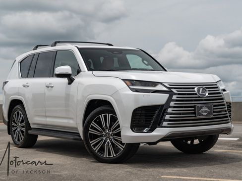 Used 2026 Lexus LX 600 4WD w/ Accessory Package (2T) image 2