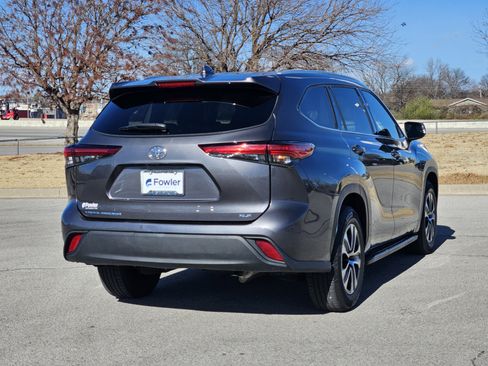 Used 2022 Toyota Highlander XLE image 5