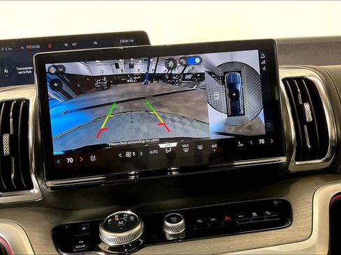 Used 2025 Ford Expedition Platinum image 31