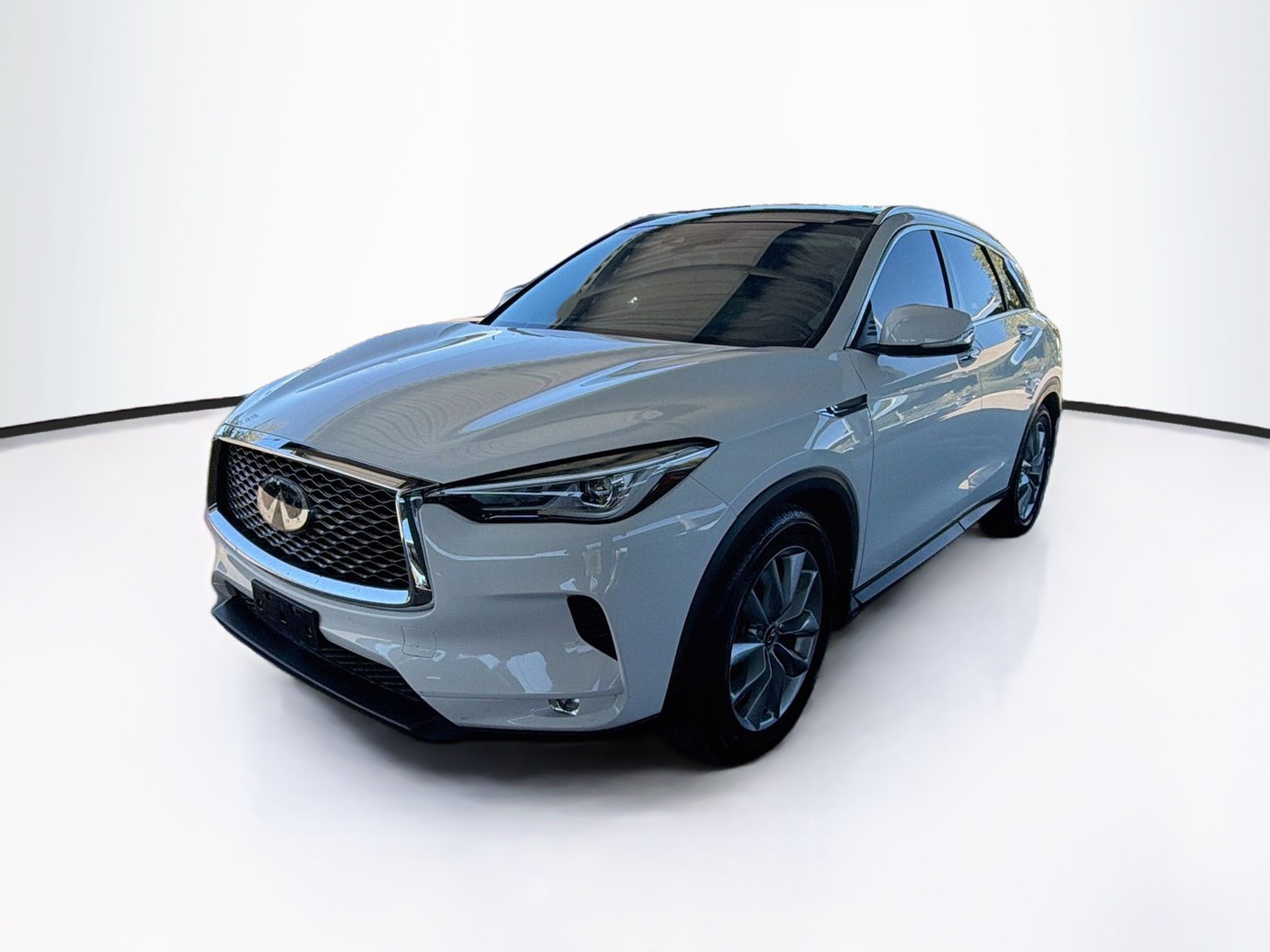 Used 2019 INFINITI QX50 Luxe w/ Navigation Package AWD/4WD image 3