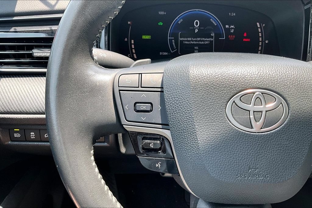 Used 2025 Toyota Camry SE FWD image 11
