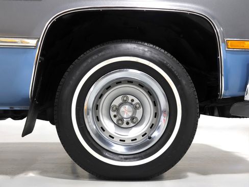 Used 1987 GMC Suburban 2WD image 57