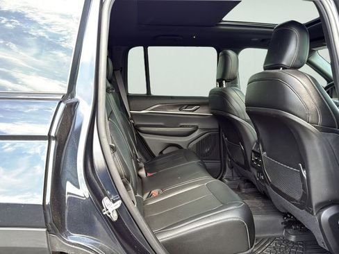 Used 2024 Jeep Grand Cherokee Limited w/ Luxury Tech Group II AWD/4WD image 12