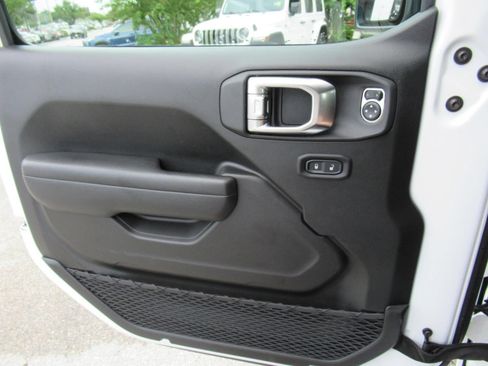 Used 2026 Jeep Gladiator Mojave AWD/4WD image 22