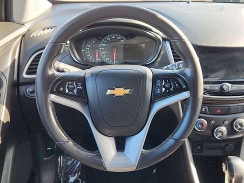 Used 2019 Chevrolet Trax LT w/ LT Convenience Package FWD image 34