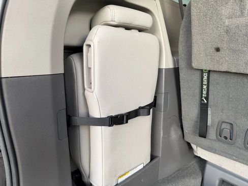 Used 2019 Toyota Sienna XLE image 16