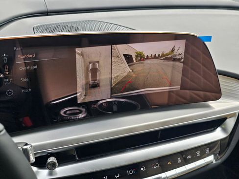 New 2026 Cadillac Lyriq Signature Luxury w/ LPO, Bronce Accent Package AWD/4WD image 33