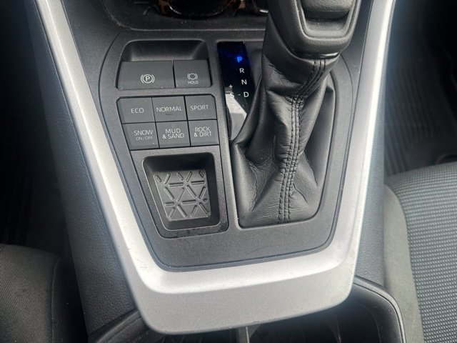 Used 2022 Toyota RAV4 LE AWD/4WD image 12