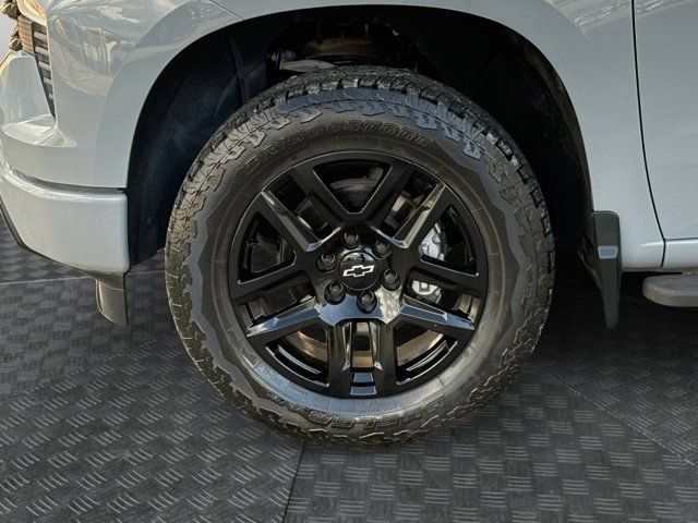 Used 2025 Chevrolet Silverado 1500 RST w/ LPO, Dark Essentials Package AWD/4WD image 9