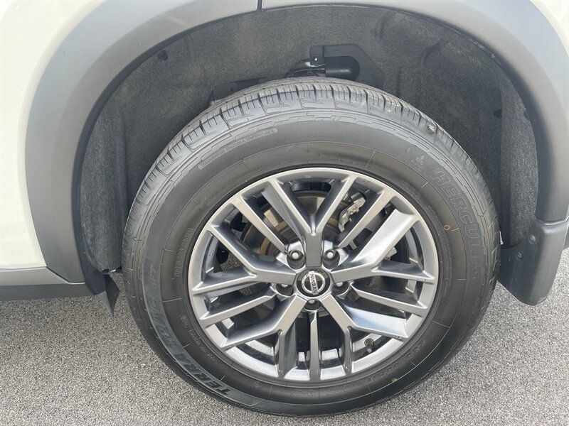 Used 2021 Nissan Rogue S FWD image 9