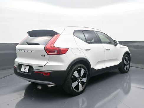 Used 2021 Volvo XC40 T5 Momentum w/ Protection Package Premier AWD/4WD image 7