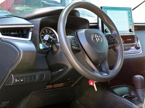 Used 2021 Toyota Corolla LE FWD image 21