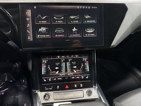 Used 2022 Audi e-tron Premium Plus w/ Premium Plus Package image 17