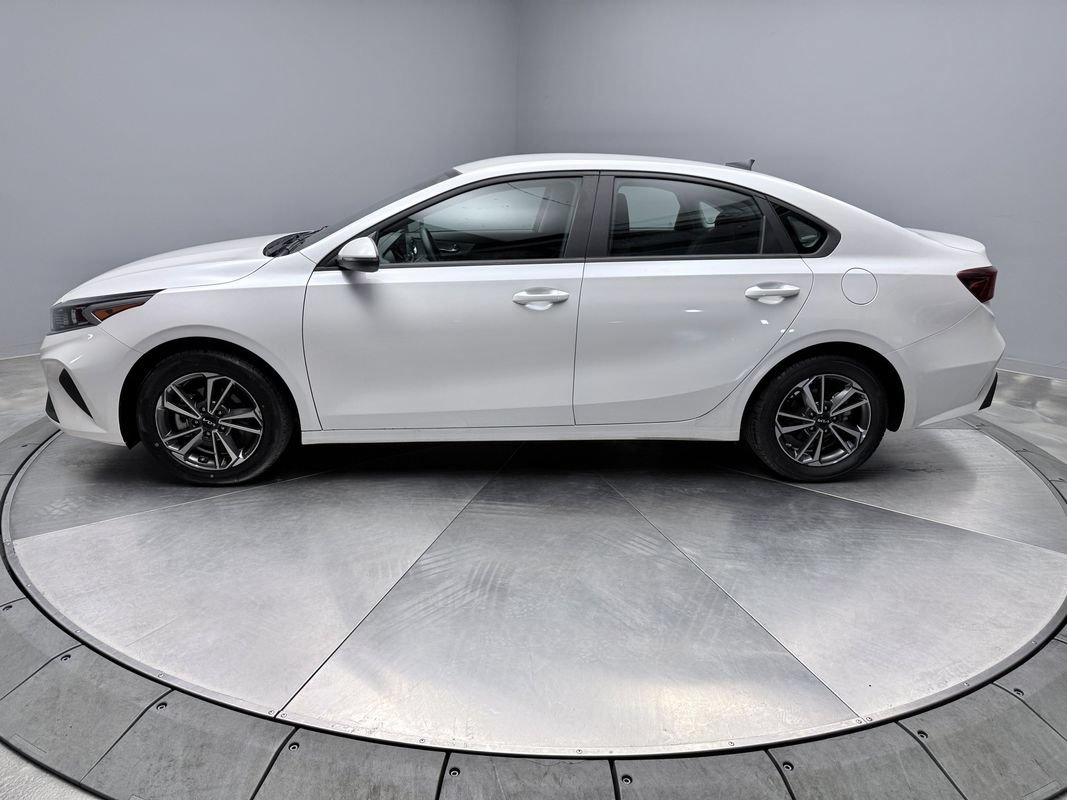 Used 2023 Kia Forte LXS w/ LXS Technology Package FWD image 8