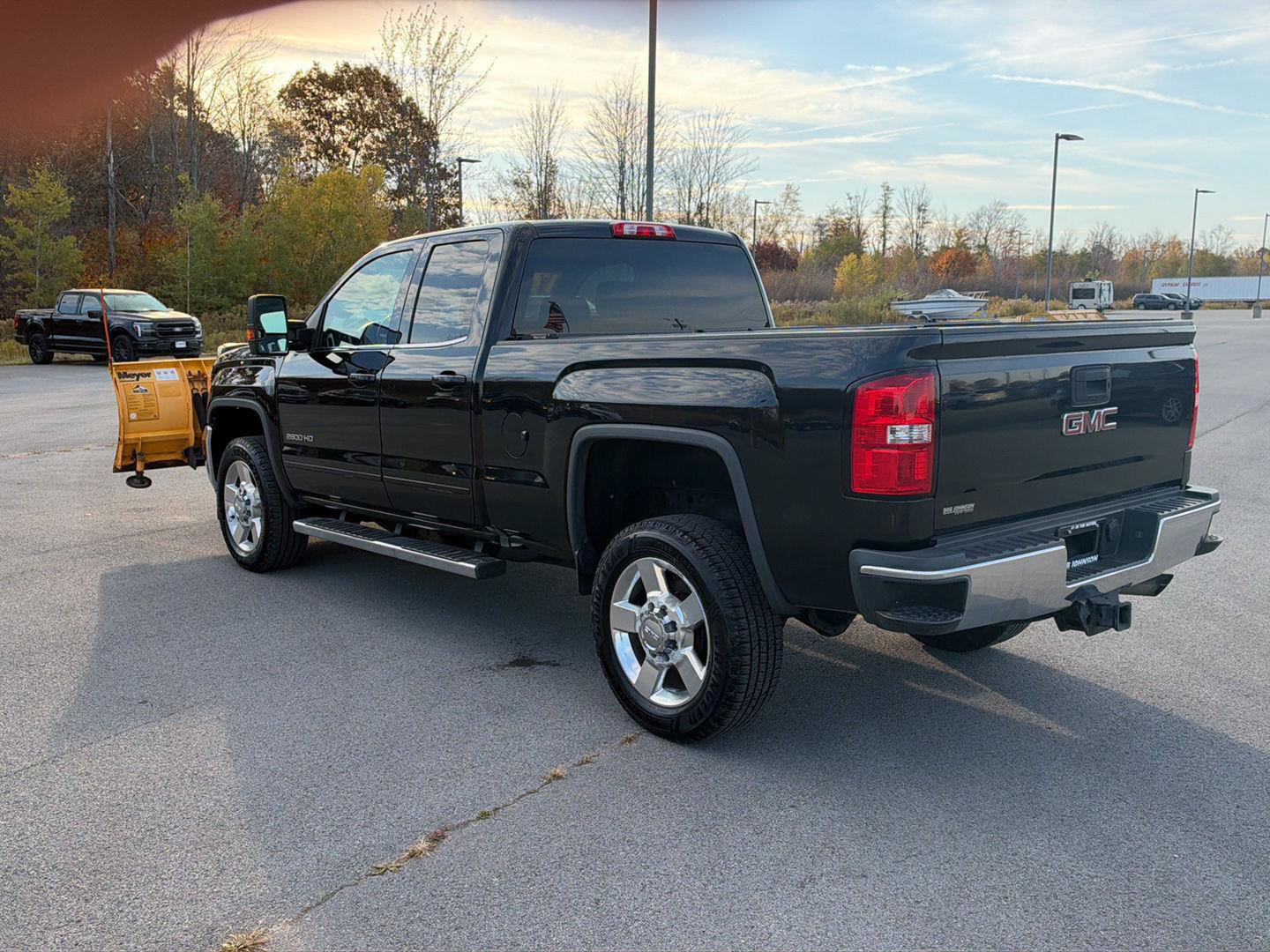 Used 2017 GMC Sierra 2500 SLE w/ HD SLE Preferred Plus Package AWD/4WD image 16