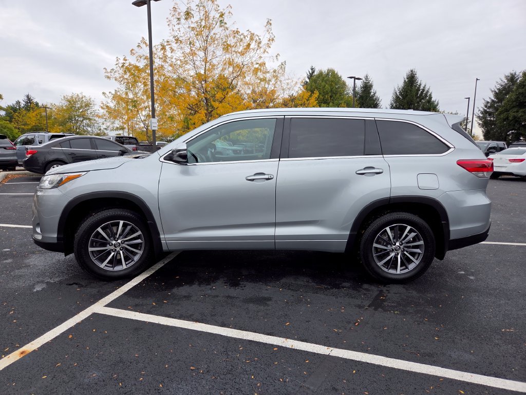 Used 2018 Toyota Highlander XLE AWD/4WD image 23