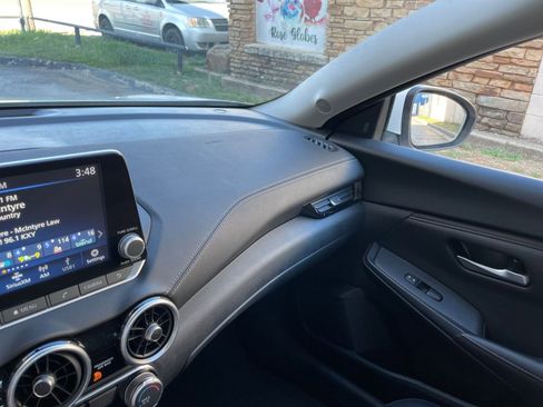 Used 2025 Nissan Sentra SV image 33