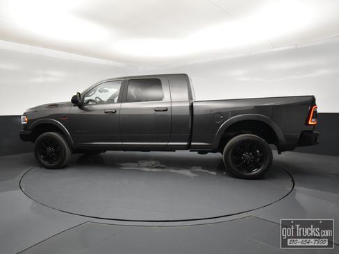 Used 2022 RAM 2500 Laramie w/ Night Edition image 3