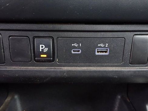 Used 2022 Nissan Frontier SV w/ Technology Package AWD/4WD image 18